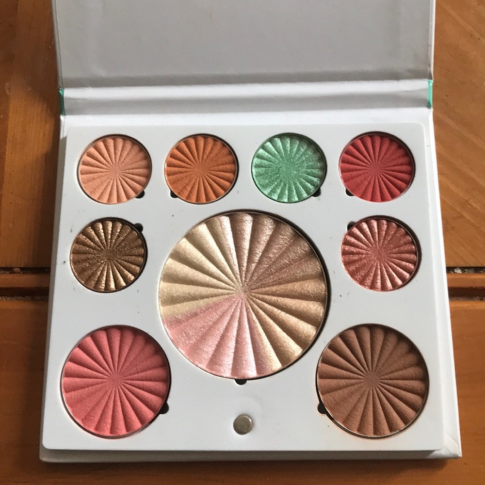 Ofra Good To Go Mini Mix Palette